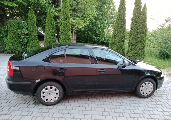 Skoda Octavia cena 20000 przebieg: 203245, rok produkcji 2011 z Piława Górna małe 67